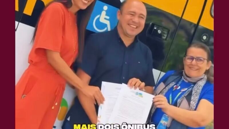 Prefeitura de Araçoiaba recebe mais 2 ônibus escolares do governo do estado de Pernambuco para reforçar a frota na educação 