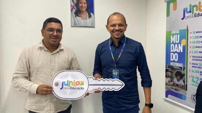 Prefeitura de Palmeirina recebe mais um ônibus escolar do Governo Raquel Lyra e reforça transporte escolar no município