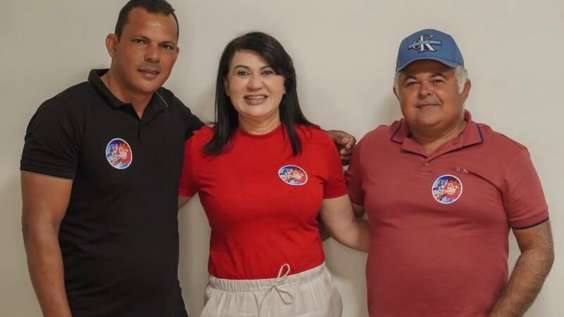 Eliane Soares pré candidata a deputada federal recebe apoio do vereador Jadinho e do suplente Marcone de Petrolandia 