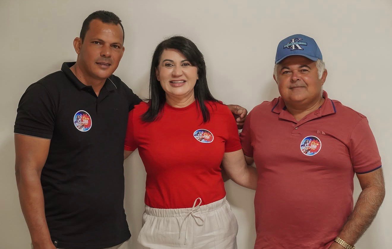 Eliane Soares pré candidata a deputada federal recebe apoio do vereador Jadinho e do suplente Marcone de Petrolandia 