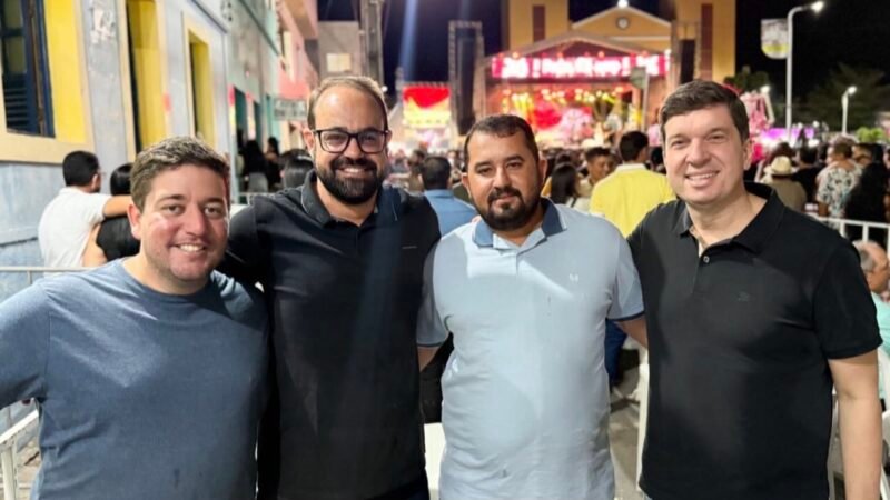 Popó Vaz comemora 145 anos do município de Pedra ao lado do deputado estadual Joãozinho Tenório e demais lideranças políticas