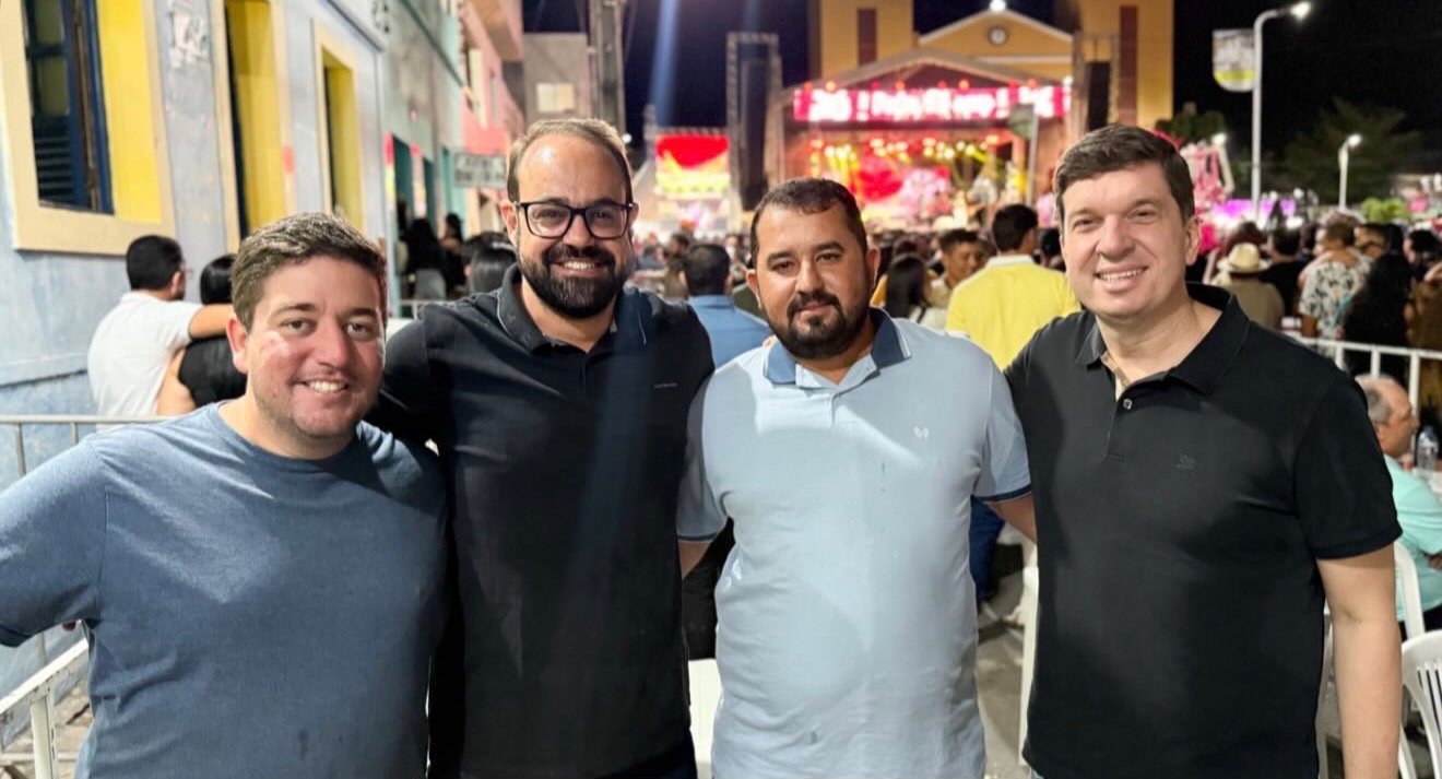 Popó Vaz comemora 145 anos do município de Pedra ao lado do deputado estadual Joãozinho Tenório e demais lideranças políticas