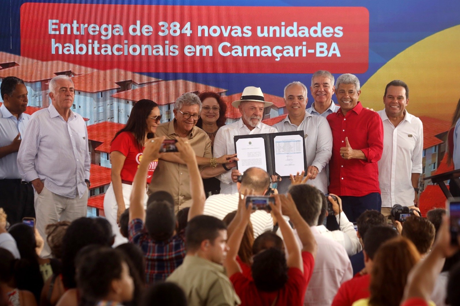 Parceria Bahia-Brasil realiza sonho da moradia digna para quase 400 famílias em Camaçari