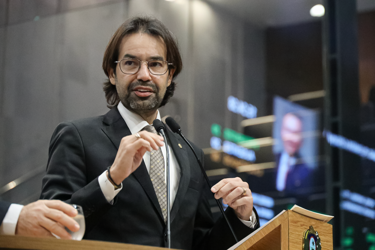 Diogo Moraes anuncia articulação com Felipe Carreras  para  medidas compensatórias no Polo de Confecções