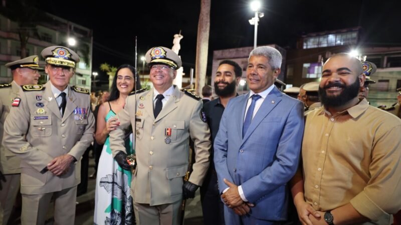 Bicentenário da PMBA é celebrado com homenagens, medalhas e monumento histórico em Salvador