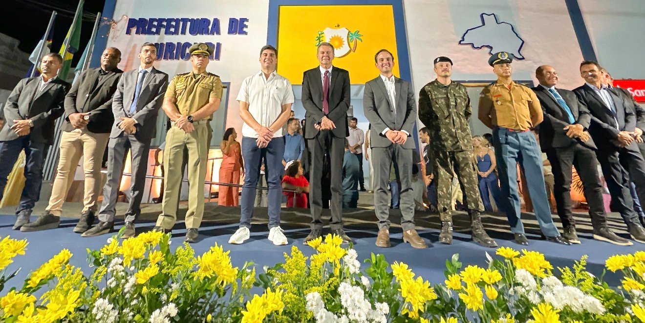 Kaio Maniçoba celebra 123 anos de Ouricuri com entrega de ônibus escolares ao lado do prefeito Victor Coelho