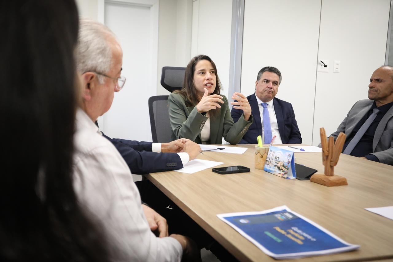 Governadora Raquel Lyra reúne prefeitos do Polo de Confecções do Agreste e define próximas agendas para defesa do crescimento econômico da região