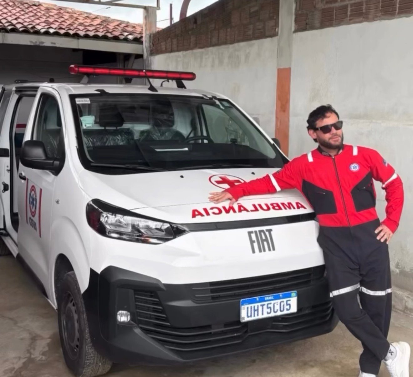 Grupo de Socorristas Voluntários de Arcoverde GSVA recebem uma ambulância referente a emenda do deputado estadual Dr Gilmar Júnior Enfermeiro