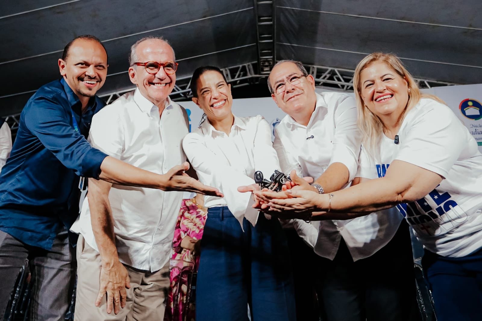 Em Jaboatão dos Guararapes, governadora Raquel Lyra entrega 183 títulos de propriedade e visita novo Centro de Referência da Mulher