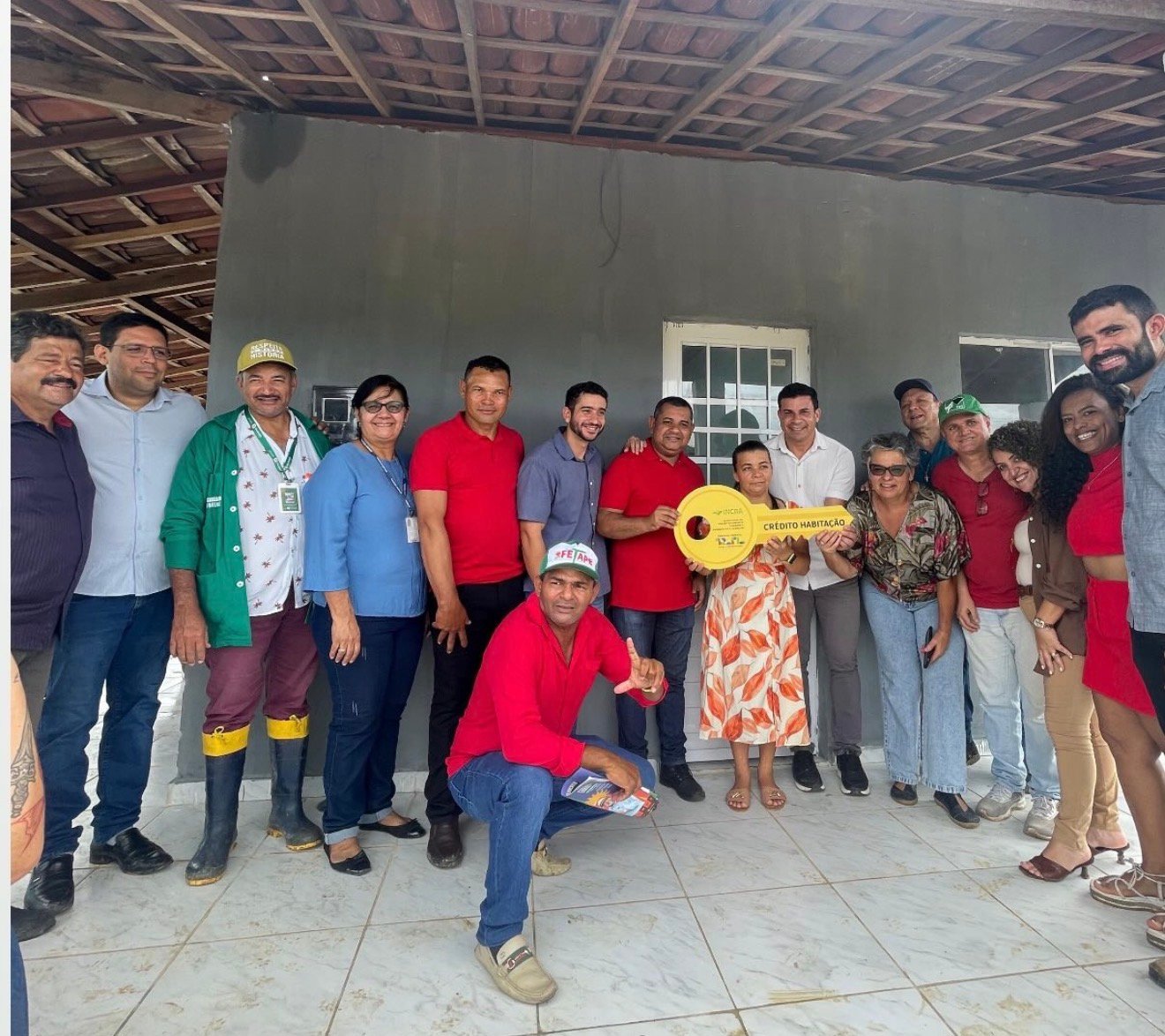 Prefeitura de Palmares, juntamente com o vice-prefeito Neto Melo e o deputado federal Carlos Veras, realiza entregas de casas e créditos habitacionais