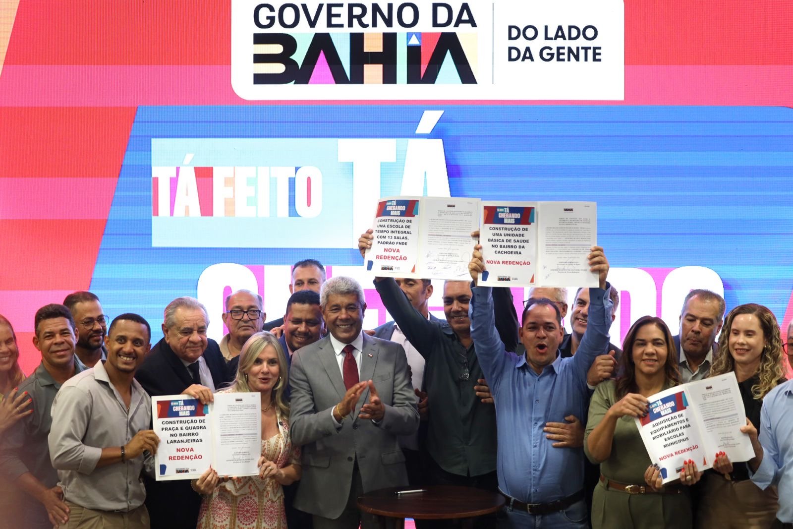 Mais de R$ 200 milhões em investimentos são anunciados para 14 municípios do interior baiano