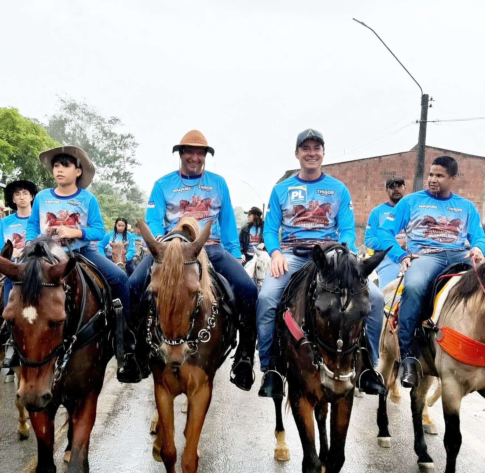 Prefeito Thiago de Miel fortalece liderança em Xexéu durante 3ª Cavalgada do Trabalhador ao lado de Anderson Ferreira, pré-candidato ao Senado por Pernambuco