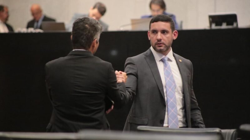CCLJ aprova projeto de Romero Albuquerque que proíbe deixar animais domésticos sem supervisão humana por mais de 72 horas