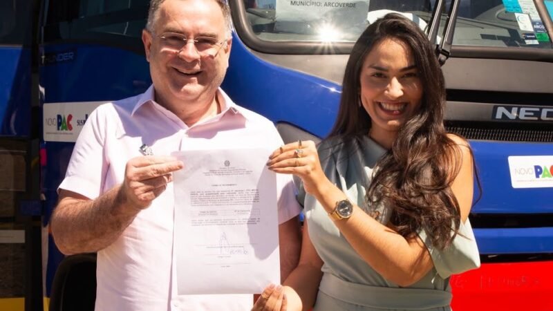 Arcoverde recebe micro-ônibus adaptado para fortalecer atendimento na saúde