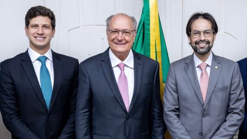 Diogo Moraes comemora suspensão da Lei Antidumping que geraria taxação do poliéster