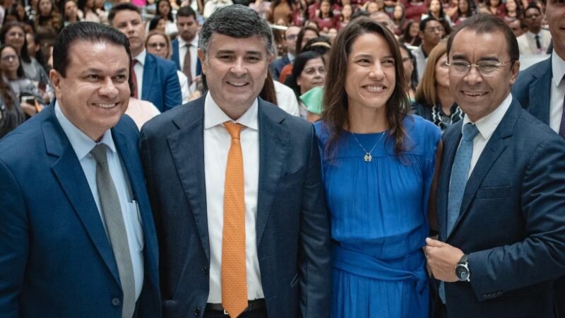 Ao lado de Raquel Lyra, Adalto Santos e Edilson Tavares, Eduardo da Fonte participa da abertura do 25º Congresso de Mulheres da Assembleia de Deus