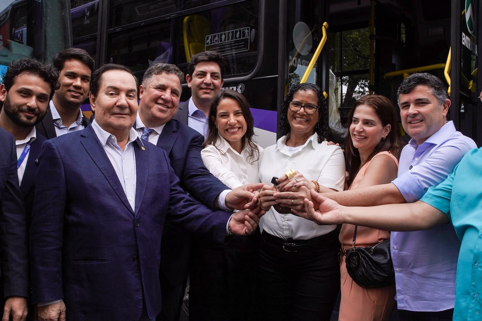 Izaías Régis participa de entrega de novos ônibus para reforçar transporte público na Região Metropolitana do Recife