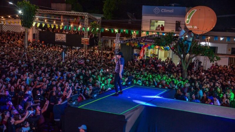 Natanzinho arrasta multidão no São João de Arcoverde e confirma sucesso da programação ao subir ao palco às 20h