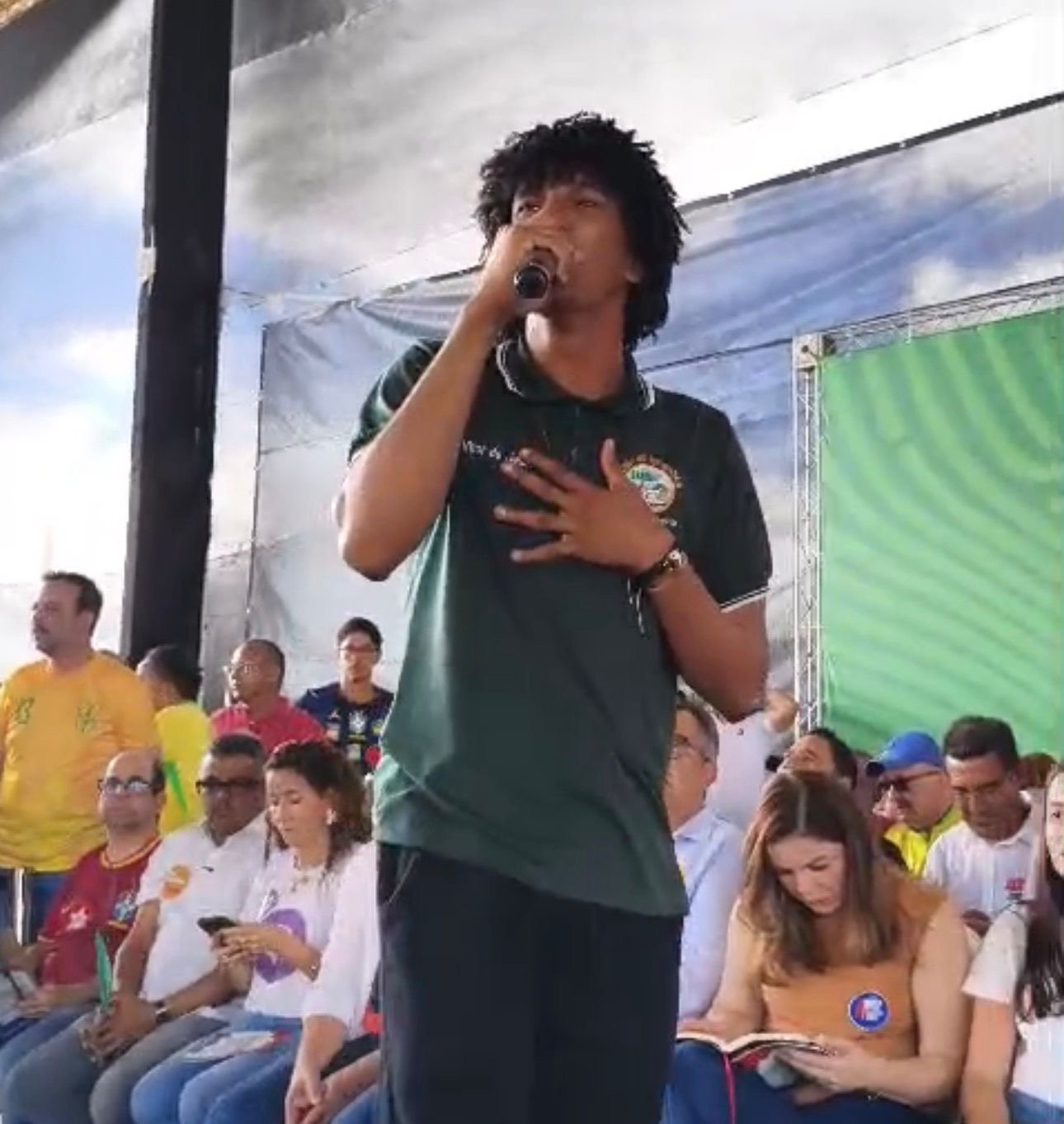 “Eu me sinto representado pelo governador Jerônimo porque ele foi do campo assim como eu e tem um dos nossos do lado dele”, relata estudante da EFA de Sobradinho durante plenária do PGP em Juazeiro