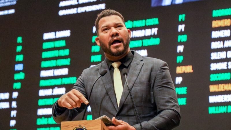 Deputado Abimael Santos denuncia a falta de medicamentos para tratar câncer de servidora aposentada