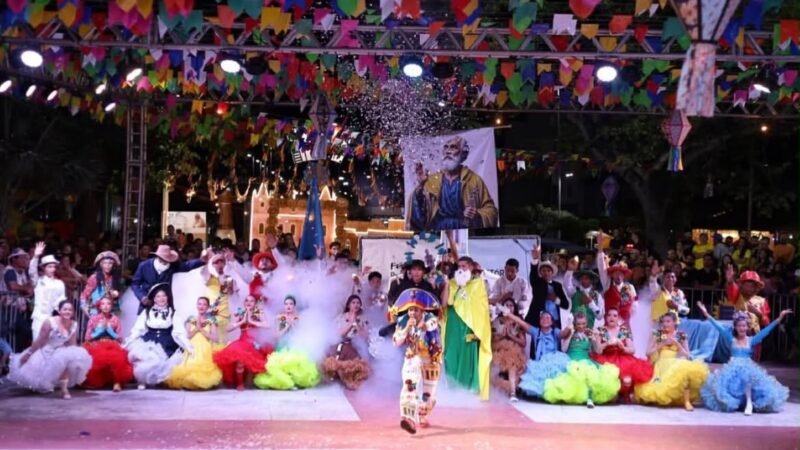 São João de Nóis tem primeira noite de sucesso com quadrilhas, show e grande público