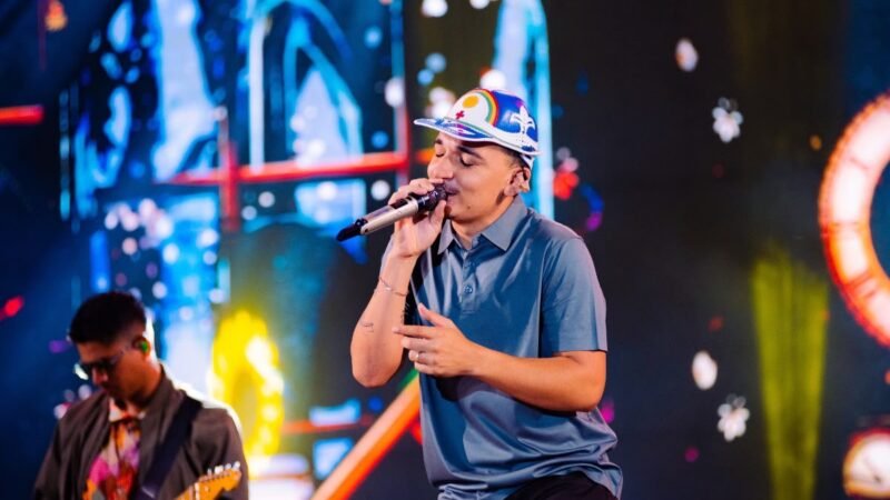 João Gomes leva multidão ao delírio e terceira noite do São João de Senhor do Bonfim