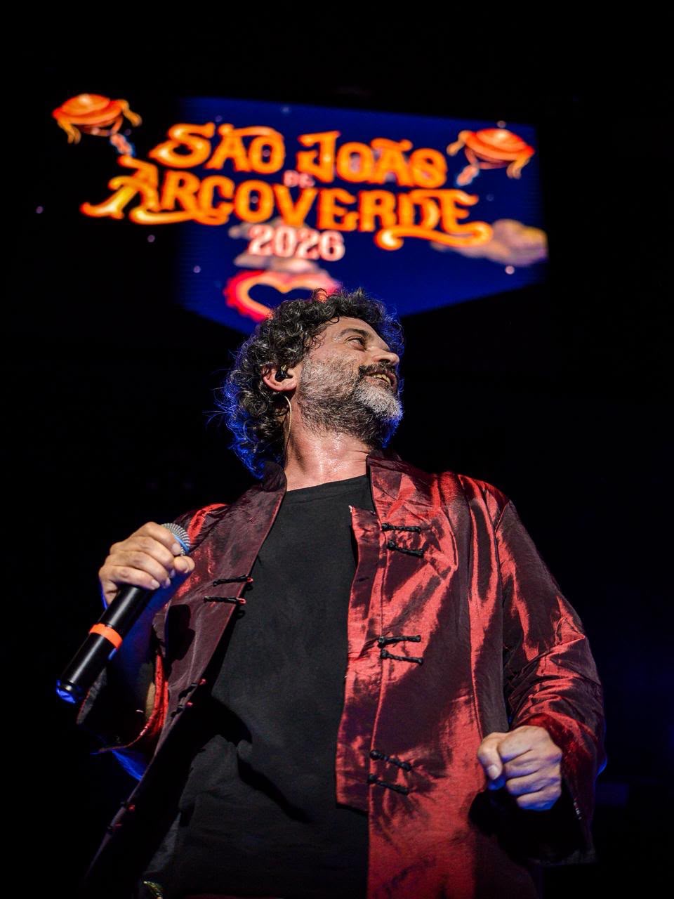 Cordel do Fogo Encantado emociona multidão na véspera de São João em Arcoverde