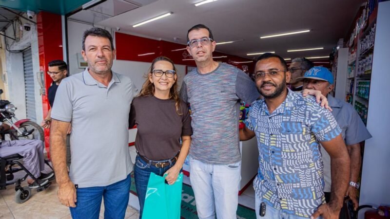 Saúde de Jucati reforçada com entrega de van zero quilômetro viabilizada por Débora Almeida. Parlamentar já havia viabilizado também ambulância