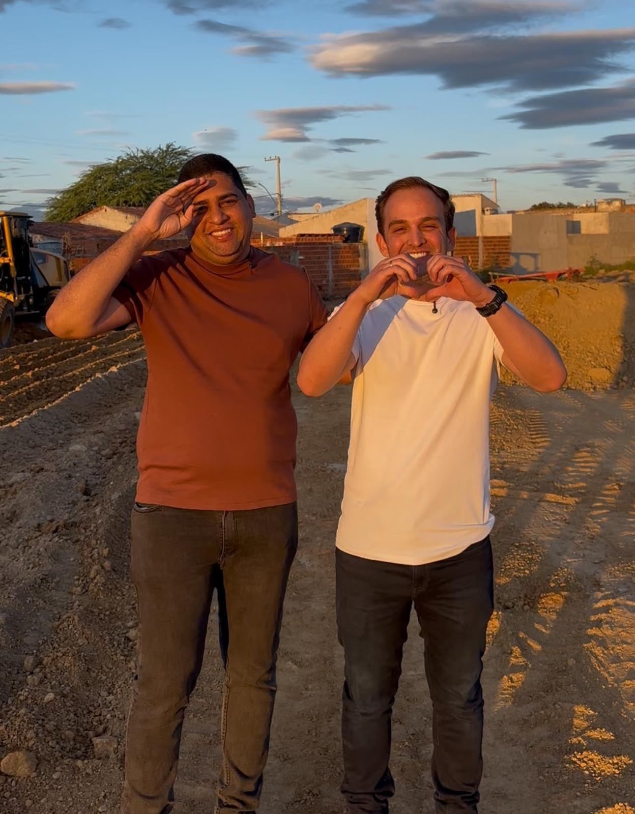 Prefeito Victor Coelho anuncia construção de campo society no bairro Nossa Senhora de Fátima