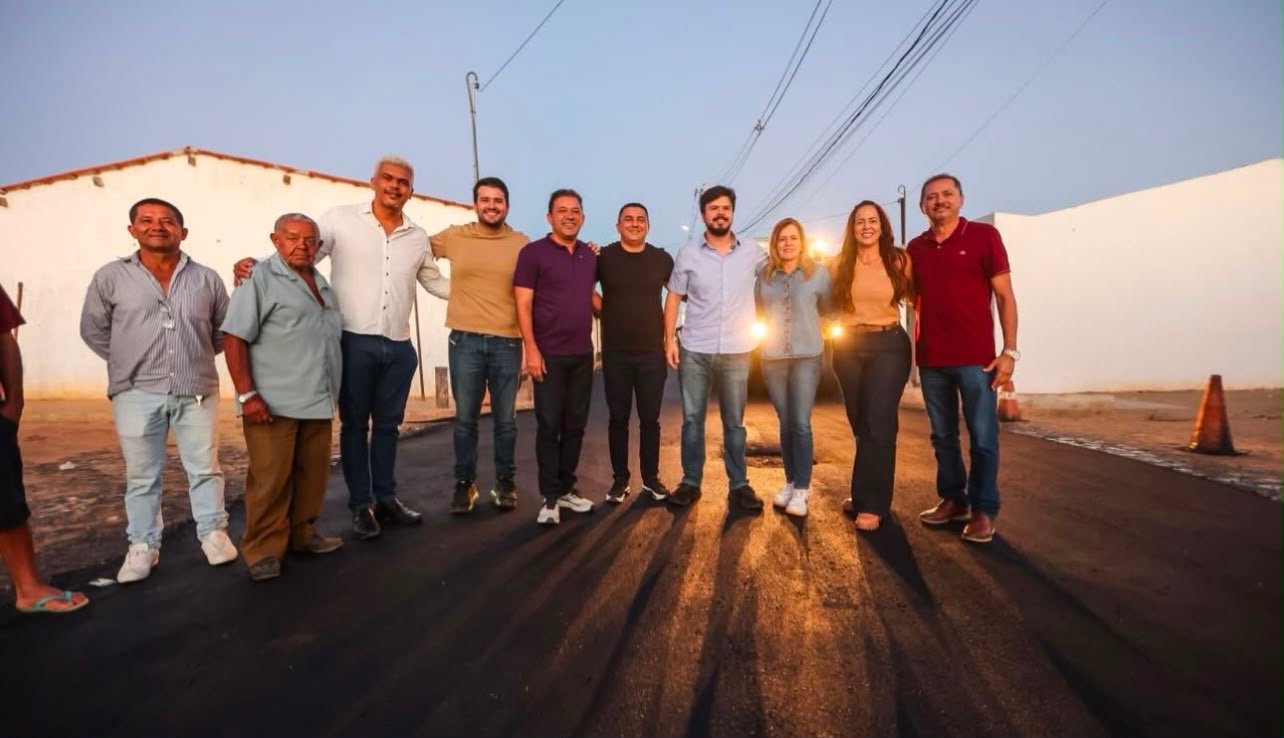 Entre sede e distritos parceria entre o deputado federal Fernando Filho e a gestão Evilásio Mateus e Bringel Filho iniciam o banho de asfalto com mais de 100 ruas