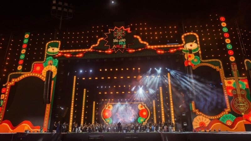 Caruaru recebe multidão no pátio de eventos para a abertura do maior e melhor São João de todos os tempos