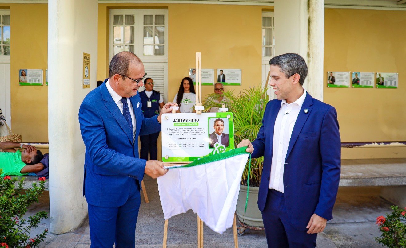 Jarbas Filho homenageado pelo Hospital do Câncer