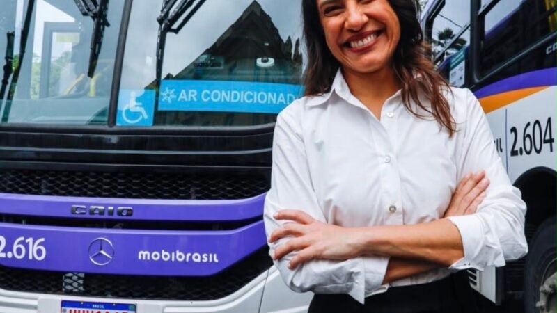 Governadora Raquel Lyra entrega novos 40 ônibus e avança na
