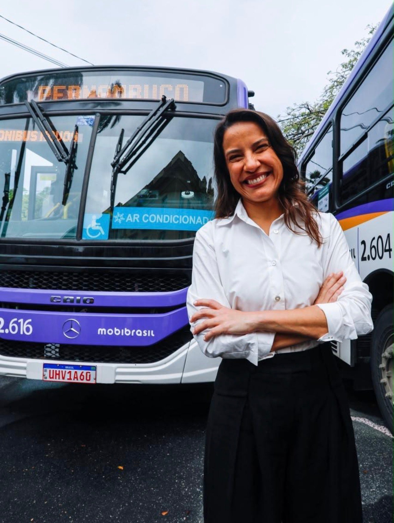 Governadora Raquel Lyra entrega novos 40 ônibus e avança na