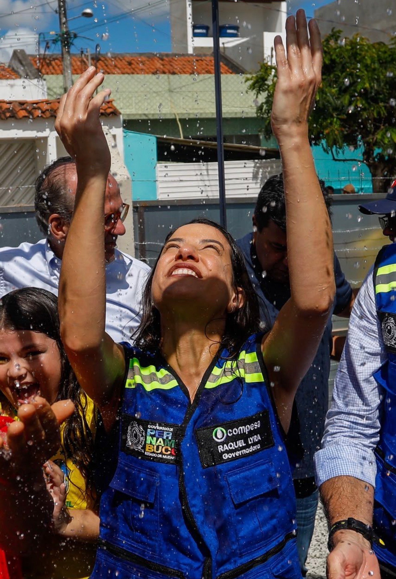 Em momento histórico para Bezerros, governadora Raquel Lyra leva água a Encruzilhada de São João e autoriza nova obra hídrica para Sapucarana