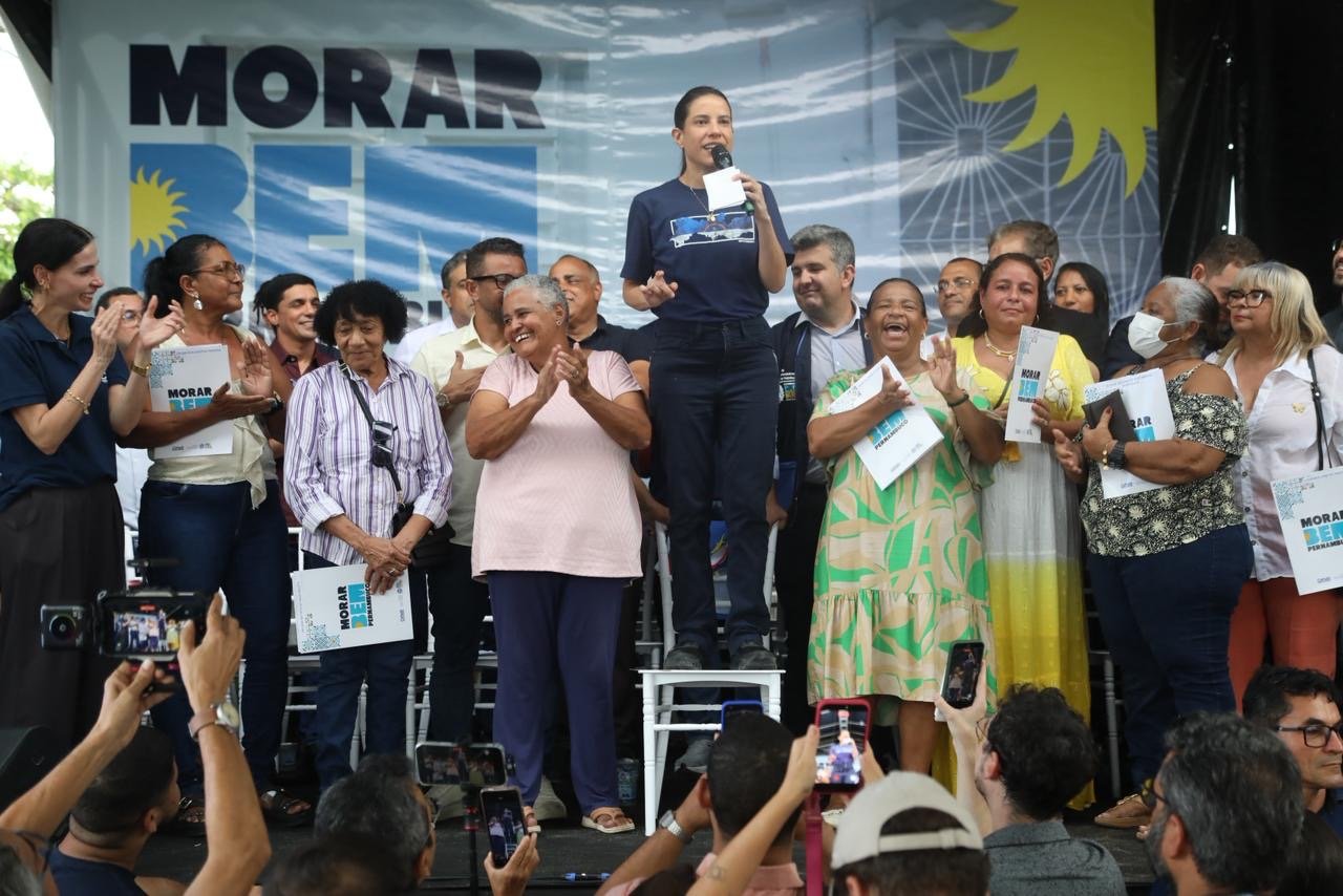 Governadora Raquel Lyra entrega 378 reformas e 141 títulos de propriedade e anuncia R$ 140 milhões em obras na RMR