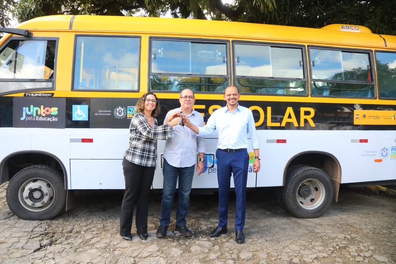 Prefeitura do Jaboatão amplia frota escolar com cinco novos ônibus