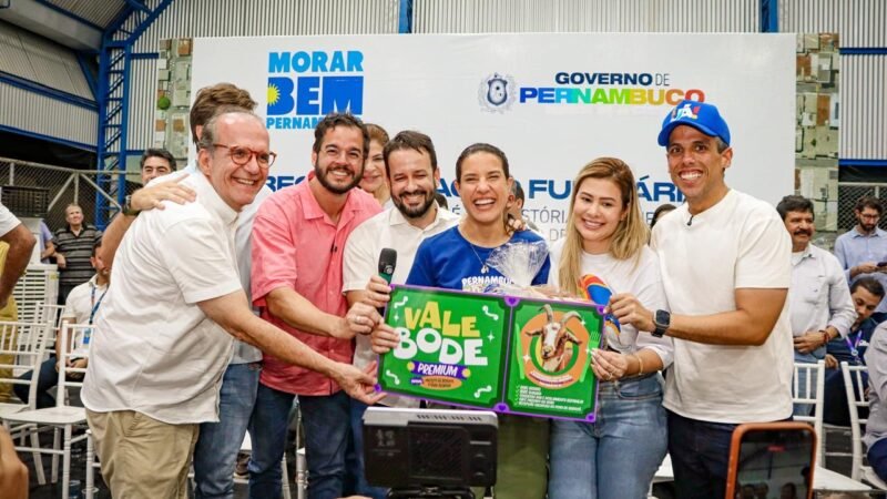 Com Raquel, Jarbas Filho inaugura PE 560