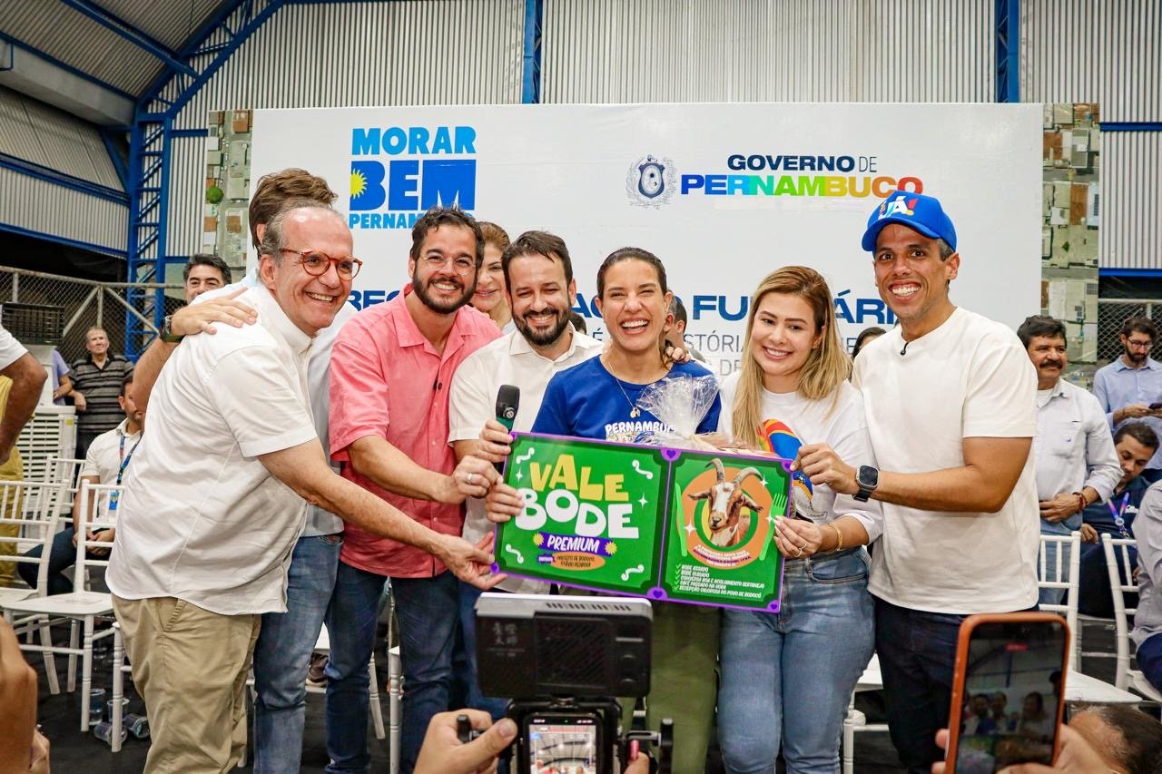 Com Raquel, Jarbas Filho inaugura PE 560