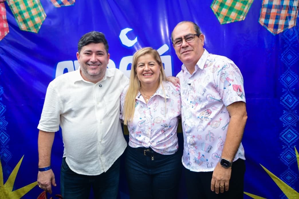 Mano e Andréa Medeiros prestigiam São João da Câmara Municipal de Jaboatão