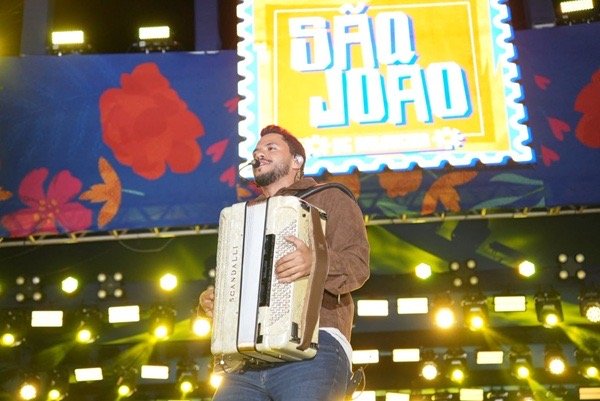 Torcida assiste jogo do Brasil e comemora vitória no São João de Salgueiro