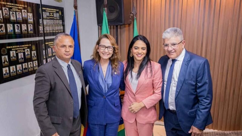 Deputada Débora Almeida recebe título de Cidadã Machadense em sessão solene