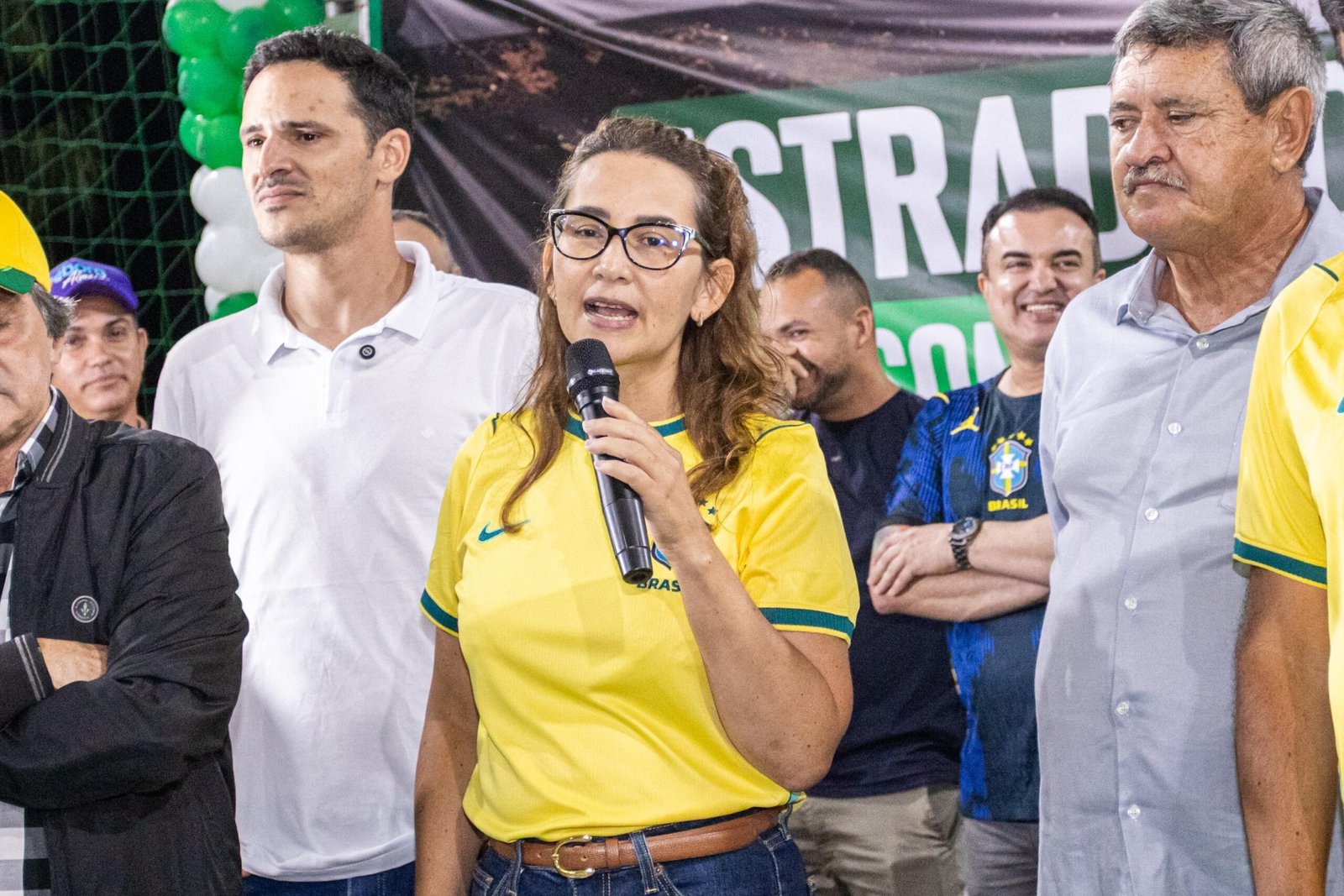 Débora Almeida celebra anúncio de pavimentação em Belo Jardim