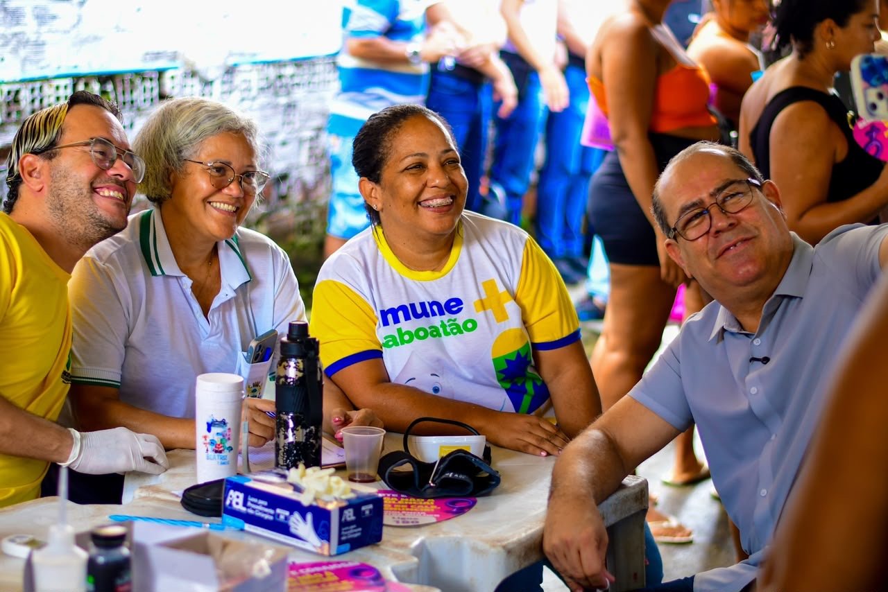 Mano Medeiros leva Caravana Jaboatão da Gente a Cavaleiro e autoriza recuperação da Escadaria da Ladeira da Colina