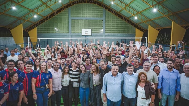 Em Macaparana, Eduardo da Fonte participa da inauguração de quadra poliesportiva ao lado do prefeito Paquinha e do deputado Antônio Moraes