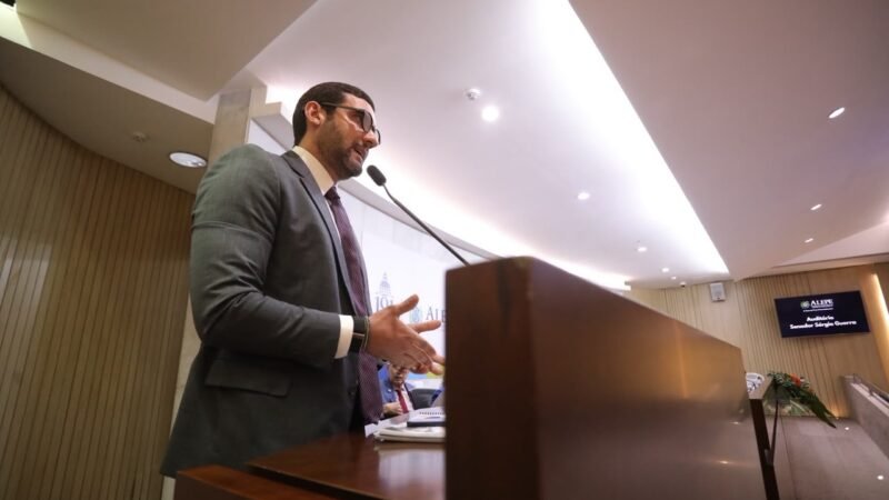Fim da “fábrica de filhotes”: lei de Romero Albuquerque para proteger cadelas matrizes e combater a exploração reprodutiva de animais entra em vigor