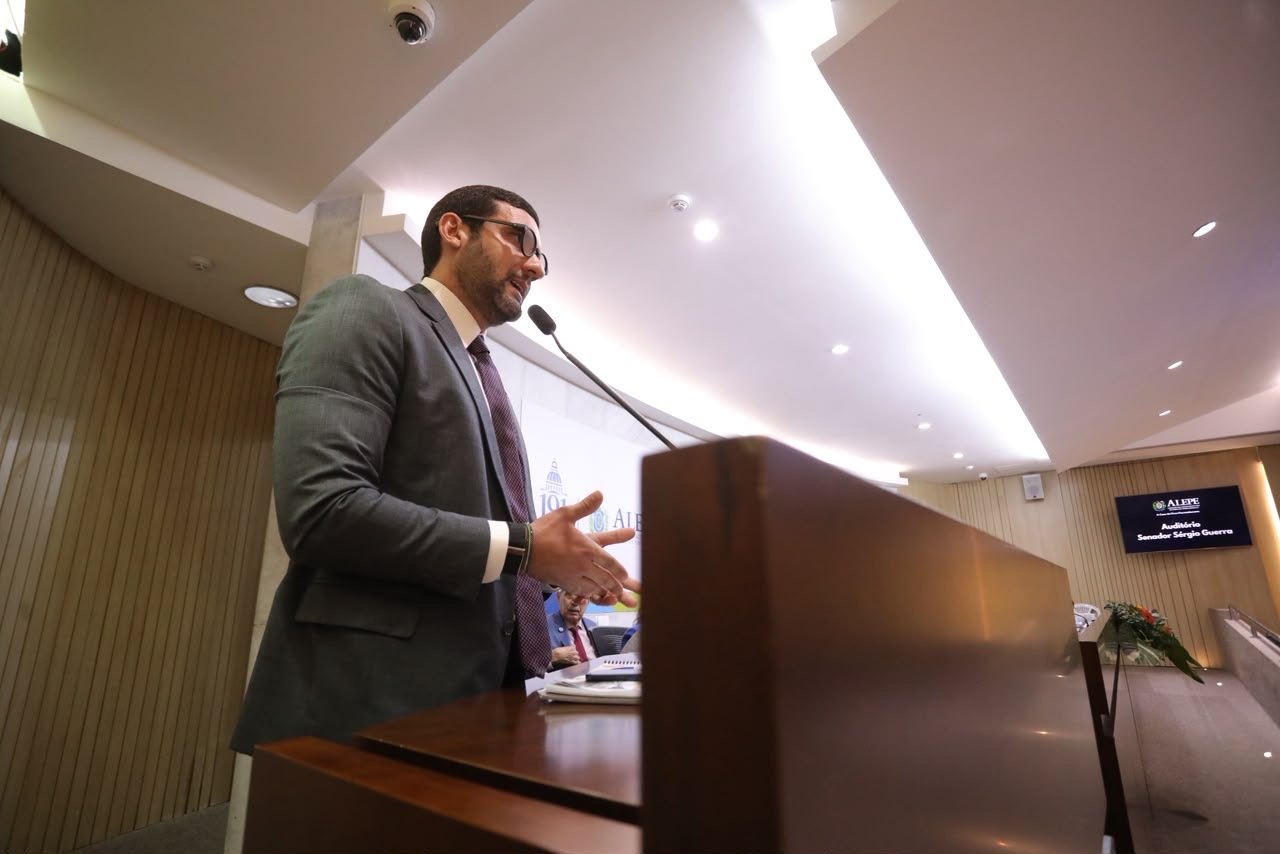 Fim da “fábrica de filhotes”: lei de Romero Albuquerque para proteger cadelas matrizes e combater a exploração reprodutiva de animais entra em vigor
