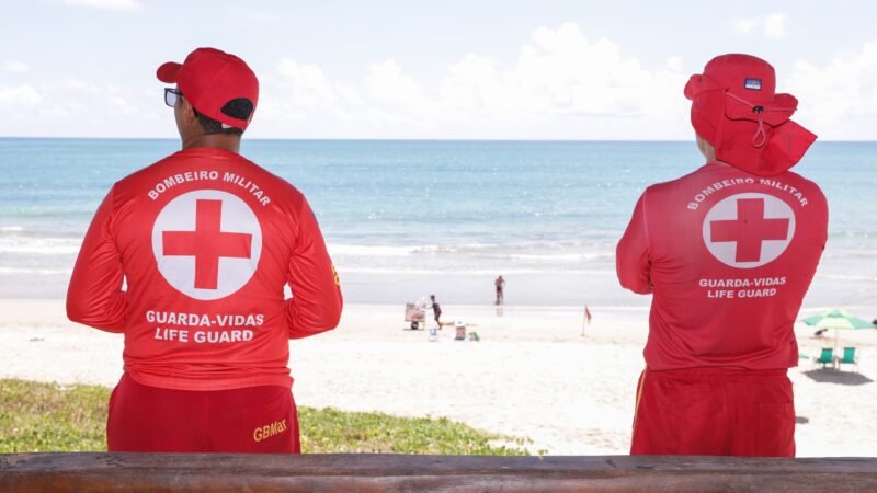 Educação ambiental e orientações de segurança marcam programação de julho nas praias da Região Metropolitana