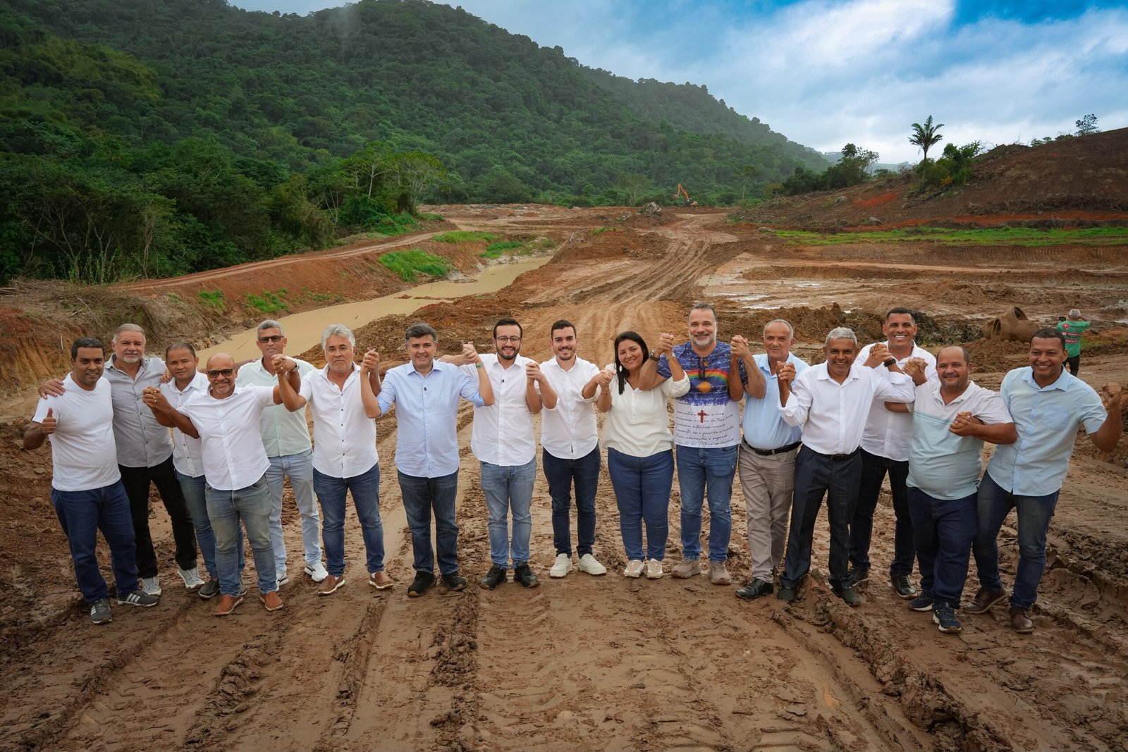 Eduardo da Fonte, ao lado de Edmilson Cupertino, visita Barragem do Engenho Pereira e parabeniza Raquel Lyra por obra que garante abastecimento de água e contenção das chuvas em Moreno e Jaboatão