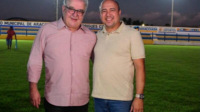 Augusto Coutinho vistoria estádio erguido com recursos de seu mandato a anuncia novo pátio de eventos em Araçoiaba